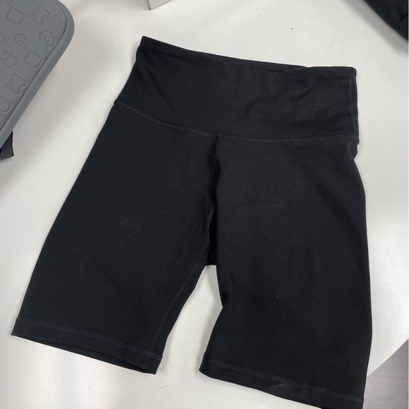 Old navy active biker shorts - Picture 3 of 7